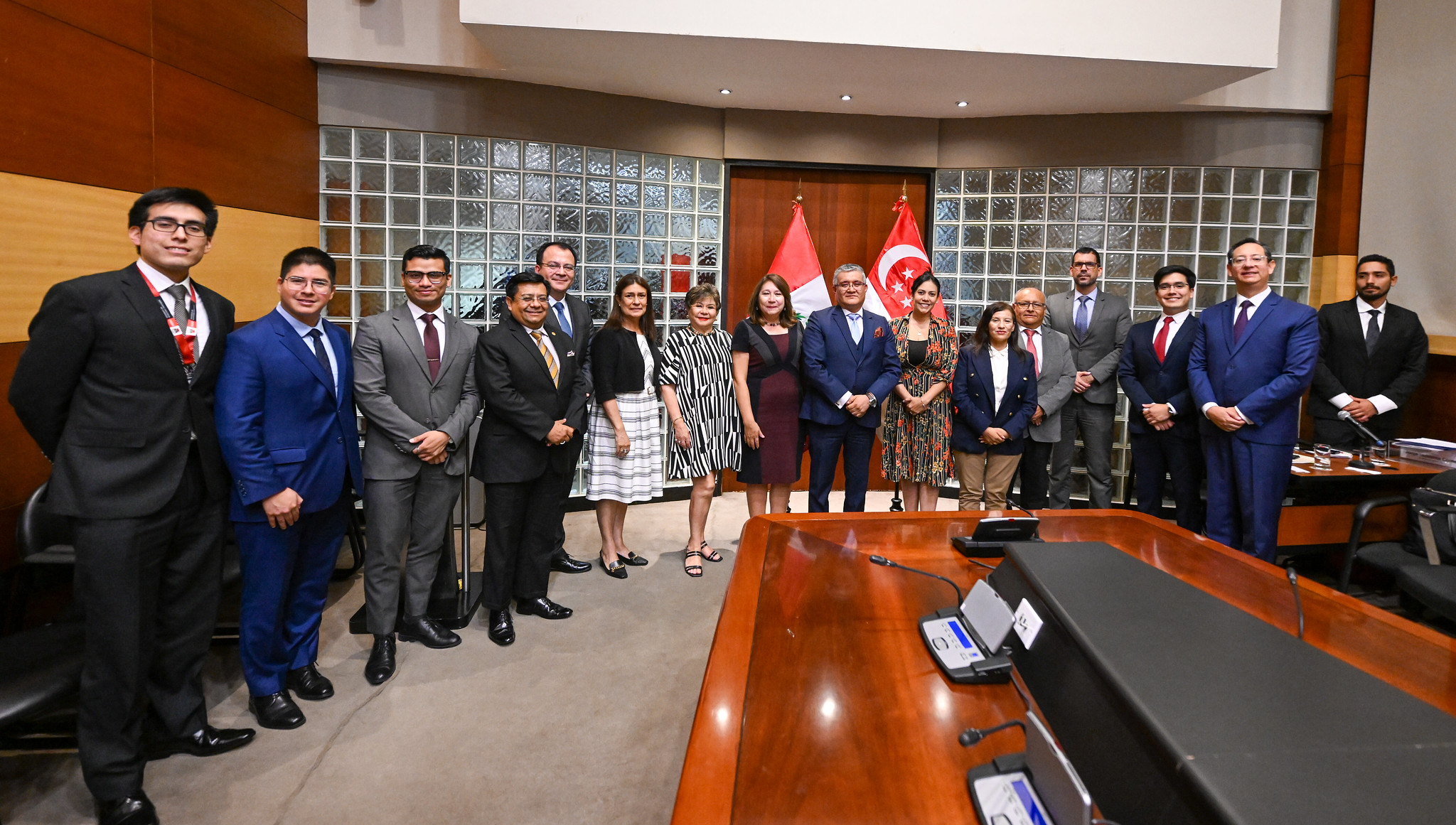 Perú y Singapur firman acuerdo que promoverá proyectos de inversión para reducir emisiones de carbono